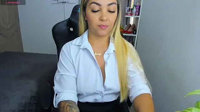 Snapshot of NicolPorto chatting on October 5, 2025, 11:52 am NicolPorto online show from October 5, 2025, 11:52 am