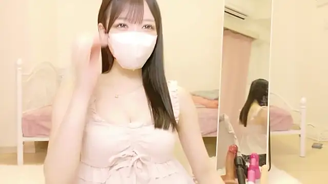 roachan  online show from March 3, 2026, 1:28 pm