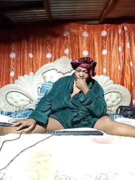 BUSTY QUEEEN online show from October 3, 2025, 7:55 pm