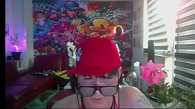hellgirl1980 online show from July 3, 2026, 11:27 am