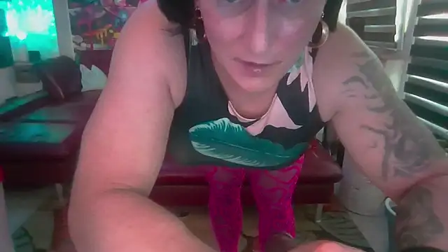 hellgirl1980 online show from July 16, 2026, 5:02 am