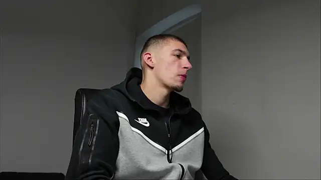 Snapshot of Ryan_Dozer chatting on October 5, 2025, 5:39 am Ryan Dozer online show from October 5, 2025, 5:39 am