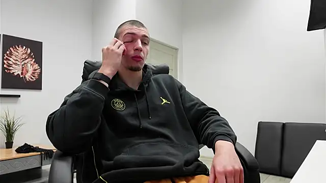 Snapshot of Ryan_Dozer chatting on October 25, 2025, 7:38 am Ryan Dozer online show from October 25, 2025, 7:38 am