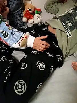 Snapshot of Andr3s69xxx chatting on January 17, 2026, 11:52 pm Andr3s69xxx online show from January 17, 2026, 11:52 pm