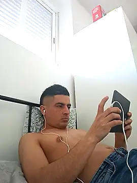 Snapshot of Andr3s69xxx chatting on February 21, 2026, 2:18 pm Andr3s69xxx online show from February 21, 2026, 2:18 pm