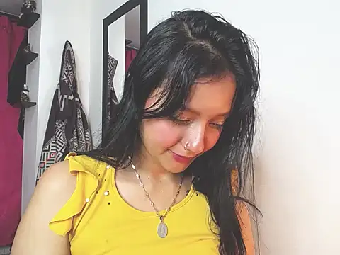 charlottekiss99 online show from December 15, 2025, 1:43 am