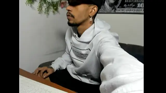 Snapshot of carl_jhonson821 chatting on November 3, 2025, 11:33 am carl jhonson821 online show from November 3, 2025, 11:33 am