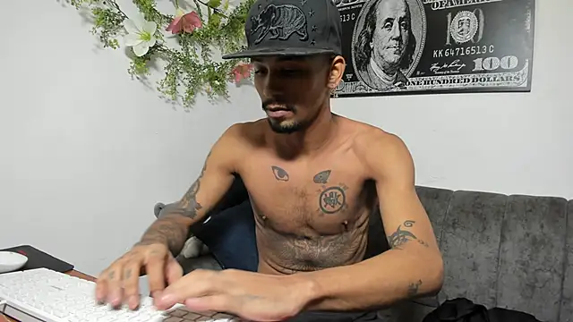 Snapshot of carl_jhonson821 chatting on November 8, 2025, 12:27 pm carl jhonson821 online show from November 8, 2025, 12:27 pm