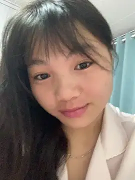 Emlyly-18 online show from October 18, 2025, 8:31 pm