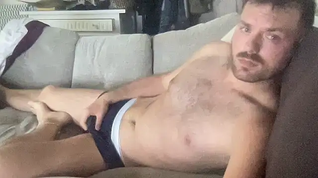 Snapshot of Brughy94 chatting on October 11, 2025, 4:05 pm Brughy94 online show from October 11, 2025, 4:05 pm