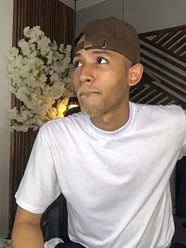 B Wild online show from October 8, 2025, 3:37 am