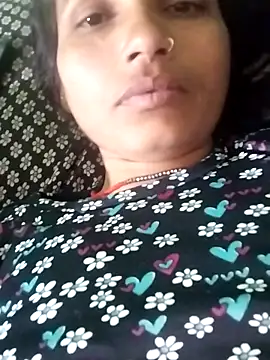 KIRTI12 HOT online show from December 4, 2025, 5:32 pm