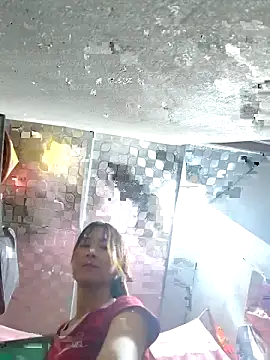 Snapshot of Yumyum_kiw chatting on November 17, 2025, 6:14 pm Yumyum kiw online show from November 17, 2025, 6:14 pm