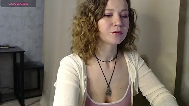 harpermoss online show from October 6, 2025, 6:49 pm