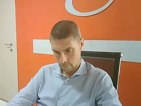 Snapshot of max79ve31 chatting on October 13, 2025, 11:54 am max79ve31 online show from October 13, 2025, 11:54 am