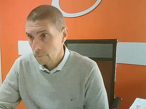 Snapshot of max79ve31 chatting on October 20, 2025, 12:16 pm max79ve31 online show from October 20, 2025, 12:16 pm