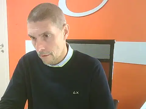 Snapshot of max79ve31 chatting on October 22, 2025, 11:32 am max79ve31 online show from October 22, 2025, 11:32 am