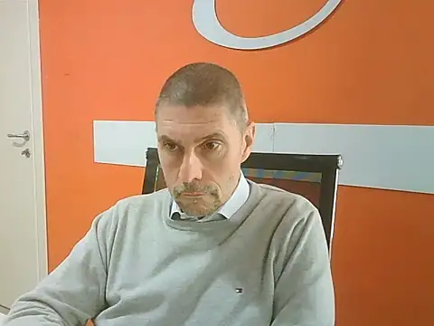 Snapshot of max79ve31 chatting on November 10, 2025, 12:26 pm max79ve31 online show from November 10, 2025, 12:26 pm