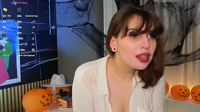 autumn eve online show from October 31, 2025, 9:27 pm