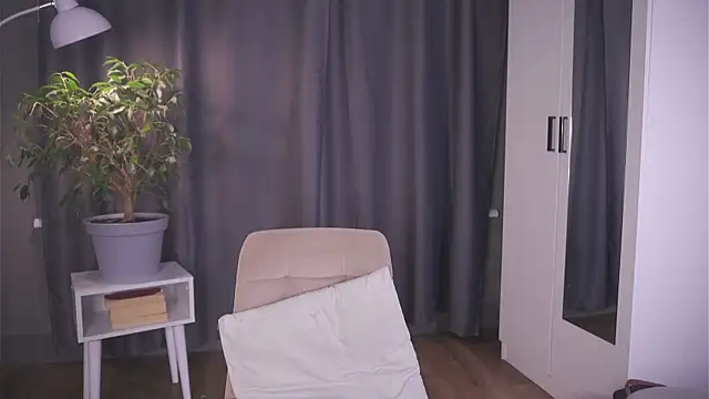 autumn eve online show from November 12, 2025, 8:41 pm