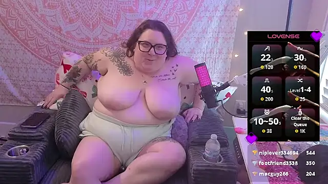brookenicole3003 online show from May 9, 2026, 4:45 pm