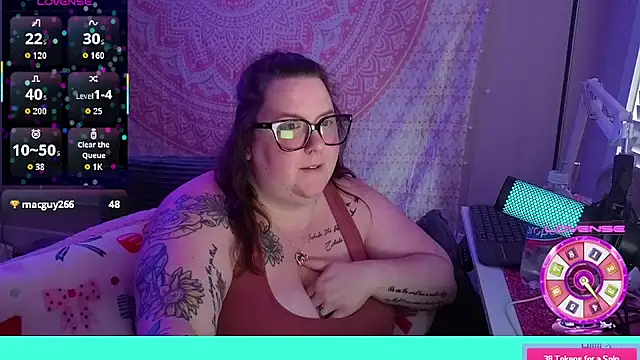 brookenicole3003 online show from May 14, 2026, 12:56 pm