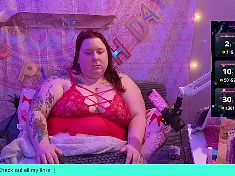 brookenicole3003 online show from May 24, 2026, 7:46 am