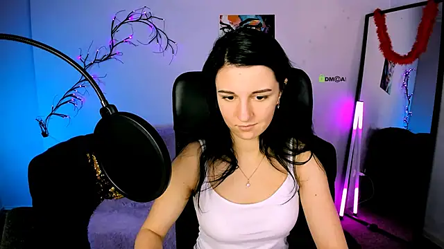 lia sunset online show from November 14, 2025, 1:21 pm