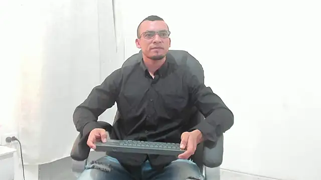 johan miller0 online show from November 8, 2025, 4:23 am