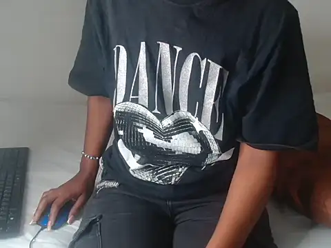 AshleyT255 online show from October 16, 2025, 1:01 pm