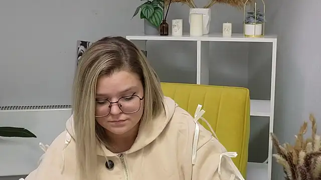 Snapshot of RosamariaDismukes chatting on September 30, 2025, 9:03 am RosamariaDismukes online show from September 30, 2025, 9:03 am