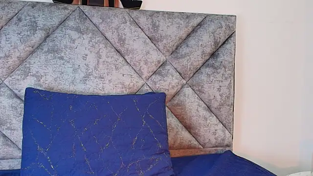 Shantey Laurent online show from November 12, 2025, 2:39 pm