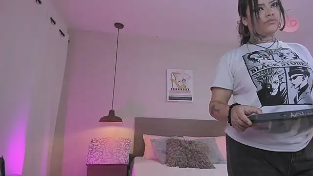 Snapshot of Katyrousee chatting on February 21, 2026, 7:04 pm Katyrousee online show from February 21, 2026, 7:04 pm