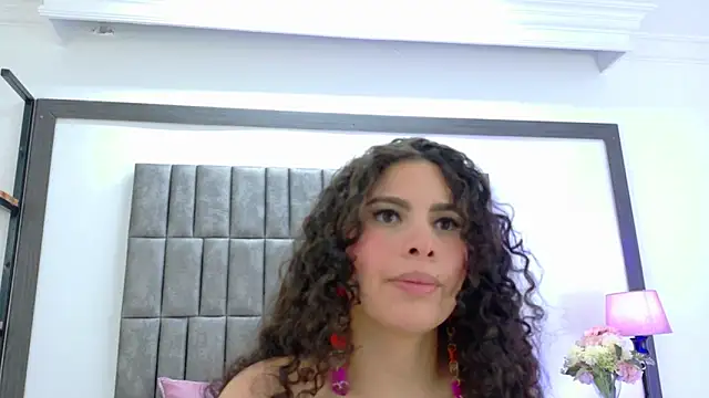 Skyler Fox  online show from May 30, 2026, 8:06 pm