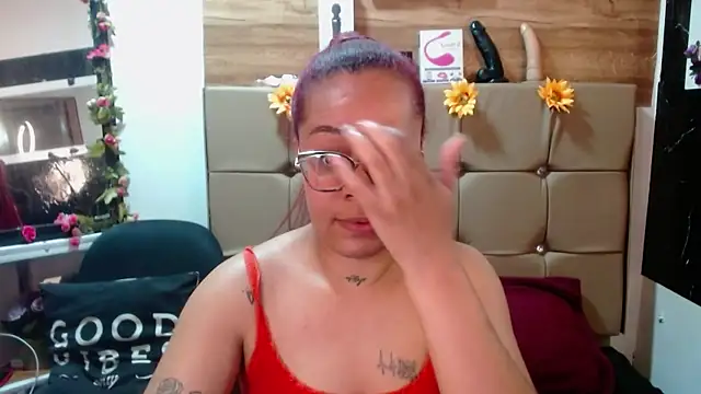 MIA  SPENCER online show from October 3, 2025, 6:05 pm