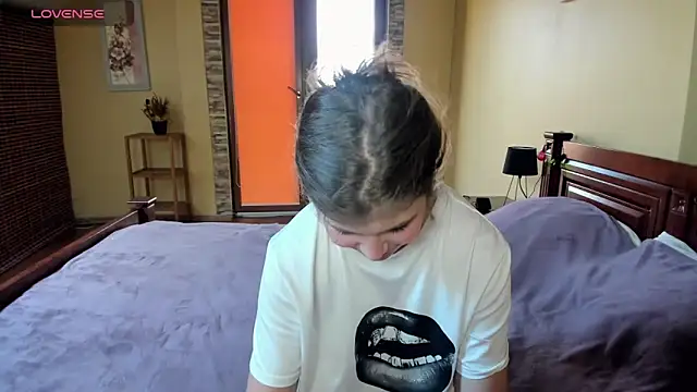 Lilly Jess online show from September 15, 2025, 12:16 pm