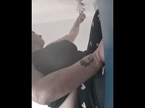 nakedgarbageperson online show from October 28, 2025, 1:03 pm