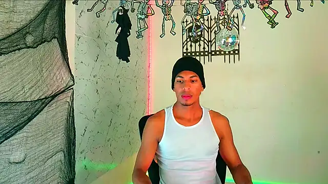 lorian vikel online show from October 4, 2025, 9:24 pm