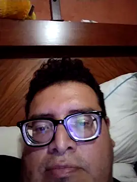 Snapshot of Santiagoqro85 chatting on October 5, 2025, 4:11 am Santiagoqro85 online show from October 5, 2025, 4:11 am