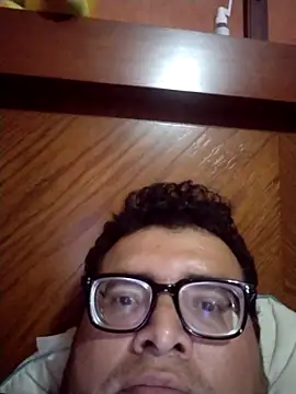 Snapshot of Santiagoqro85 chatting on October 22, 2025, 3:07 am Santiagoqro85 online show from October 22, 2025, 3:07 am