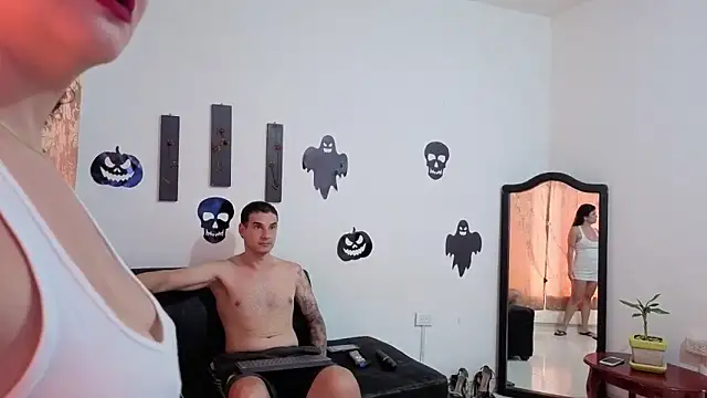 kloe-robert online show from October 8, 2025, 2:14 pm