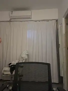 wly2028 online show from October 13, 2025, 1:22 pm