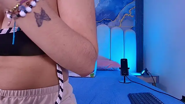 abbyrouss  online show from April 2, 2026, 3:04 am