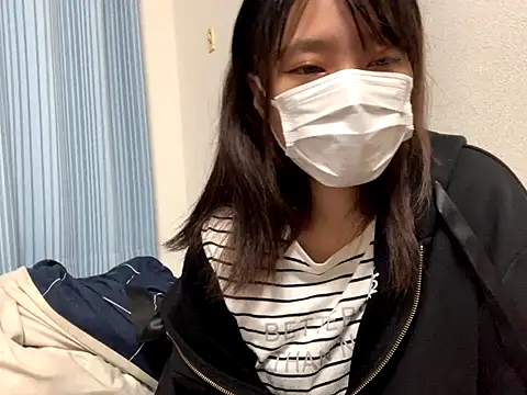 ituki 0415 online show from October 26, 2025, 5:19 pm