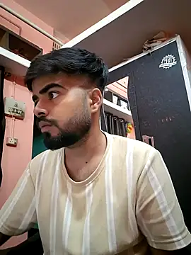 soniriyaa010101 online show from April 5, 2026, 9:45 pm