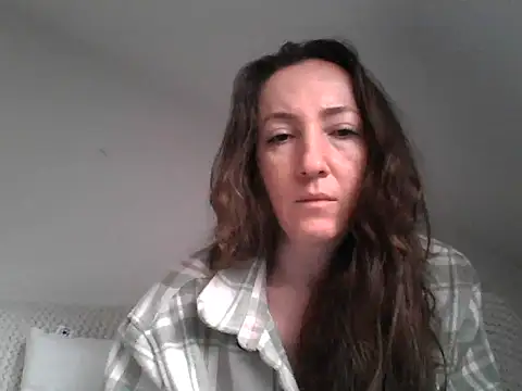 Snapshot of Valessya chatting on May 6, 2026, 3:50 pm Valessya online show from May 6, 2026, 3:50 pm