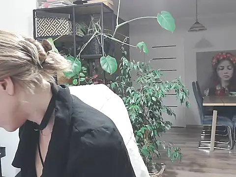 MadMadelin online show from October 17, 2025, 10:45 pm