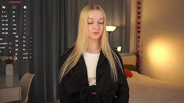 Snapshot of KrishnaSimmons chatting on October 3, 2025, 7:33 pm KrishnaSimmons online show from October 3, 2025, 7:33 pm