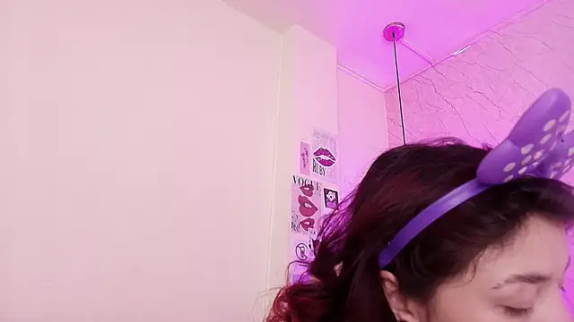 april bennett online show from October 3, 2025, 12:13 pm