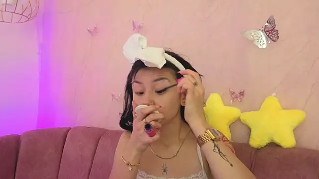 april bennett online show from December 20, 2025, 12:56 pm